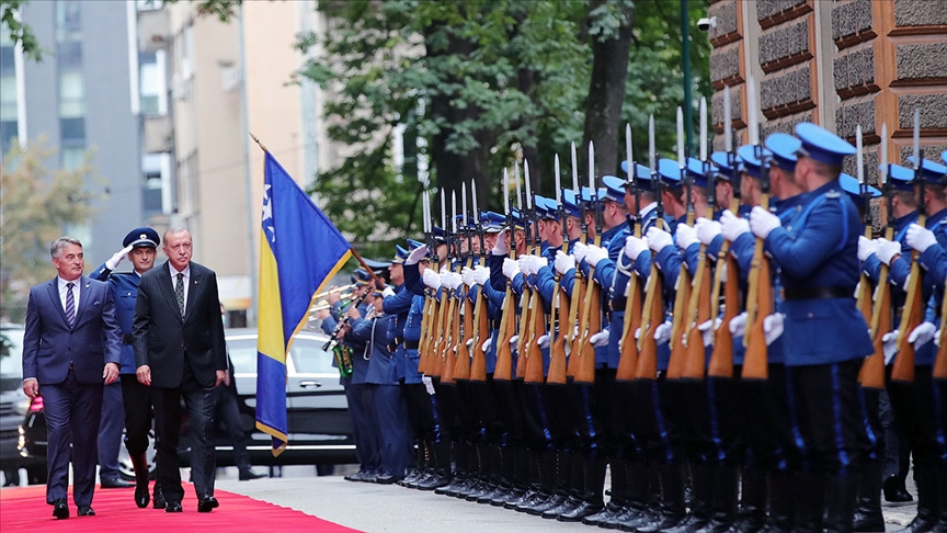 Türkiye Cumhurbaşkanı Erdoğan Bosna Hersek’te resmi törenle karşılandı