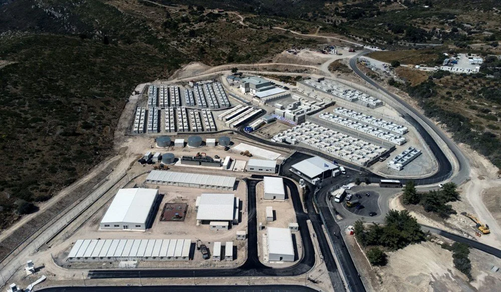Yunanistan’ın Sisam Adası’nda kapalı mülteci kampı açıldı