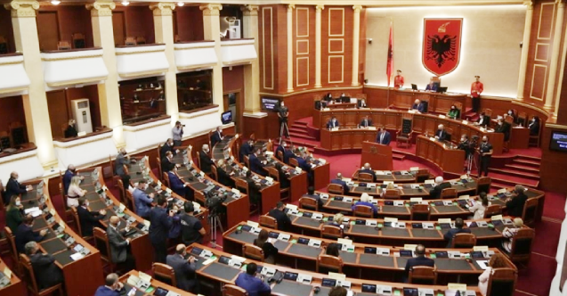 Arnavutluk, milletvekillerine aşı zorunluluğu getirdi