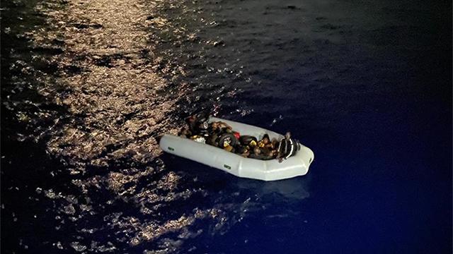 Yunanistan’ın düzensiz göçmenleri geri itmesi İtalyan gazetesinde