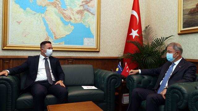 Bakan Akar, Kosova Savunma Bakanı Mehaj ile görüştü