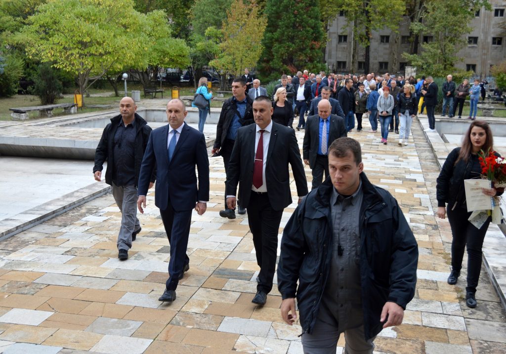 Bulgaristan Cumhurbaşkanı Radev, Kırcaali’de vatandaşlarla görüştü