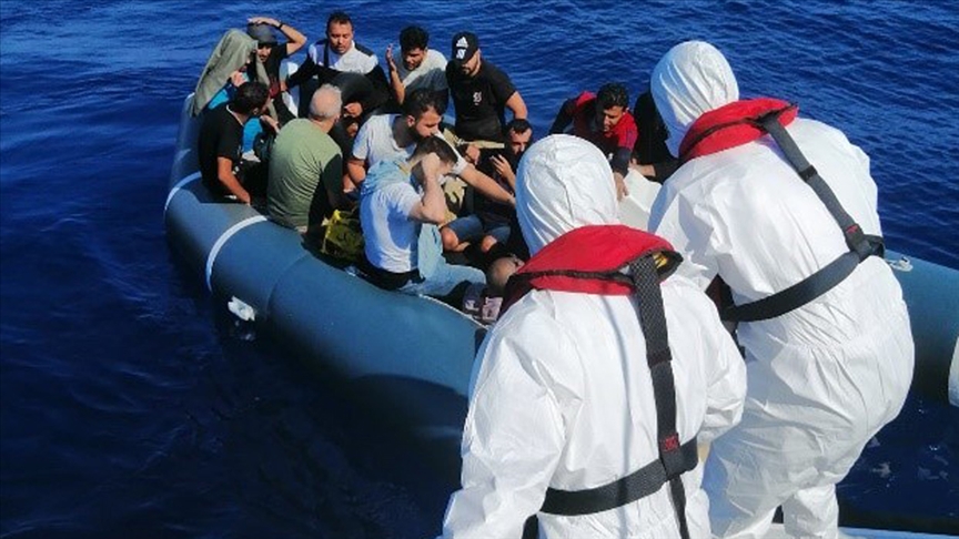 Yunanistan unsurlarınca Türk kara sularına itilen 18 düzensiz göçmen kurtarıldı