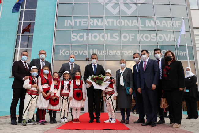 Bakan Özer, Kosova’da Maarif ve Elena Gjika okullarını ziyaret etti