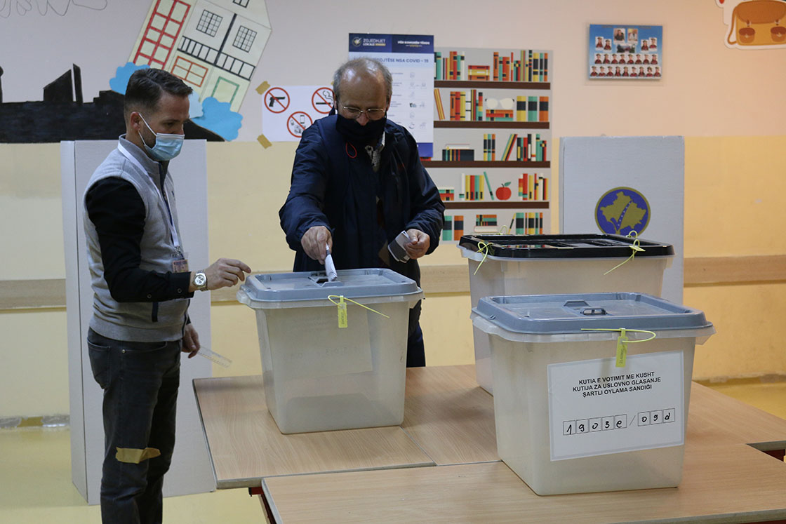 Kosova’da halk yerel seçim için sandık başında
