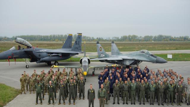 ABD’nin F-15 uçakları tatbikat için Bulgaristan’da