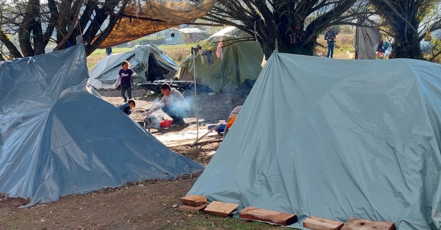 Bosna Hersek-Hırvatistan sınırındaki göçmenler kışı çadırlarda karşılıyor