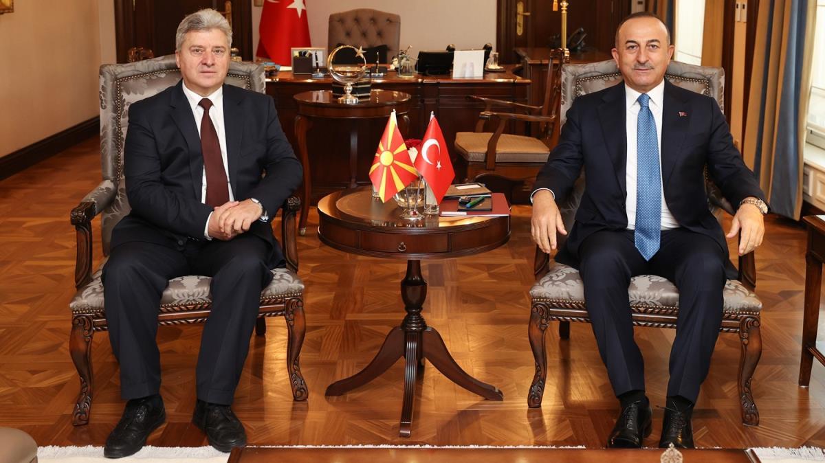 Türkiye Dışişleri Bakanı Çavuşoğlu, eski Cumhurbaşkanı İvanov ile görüştü