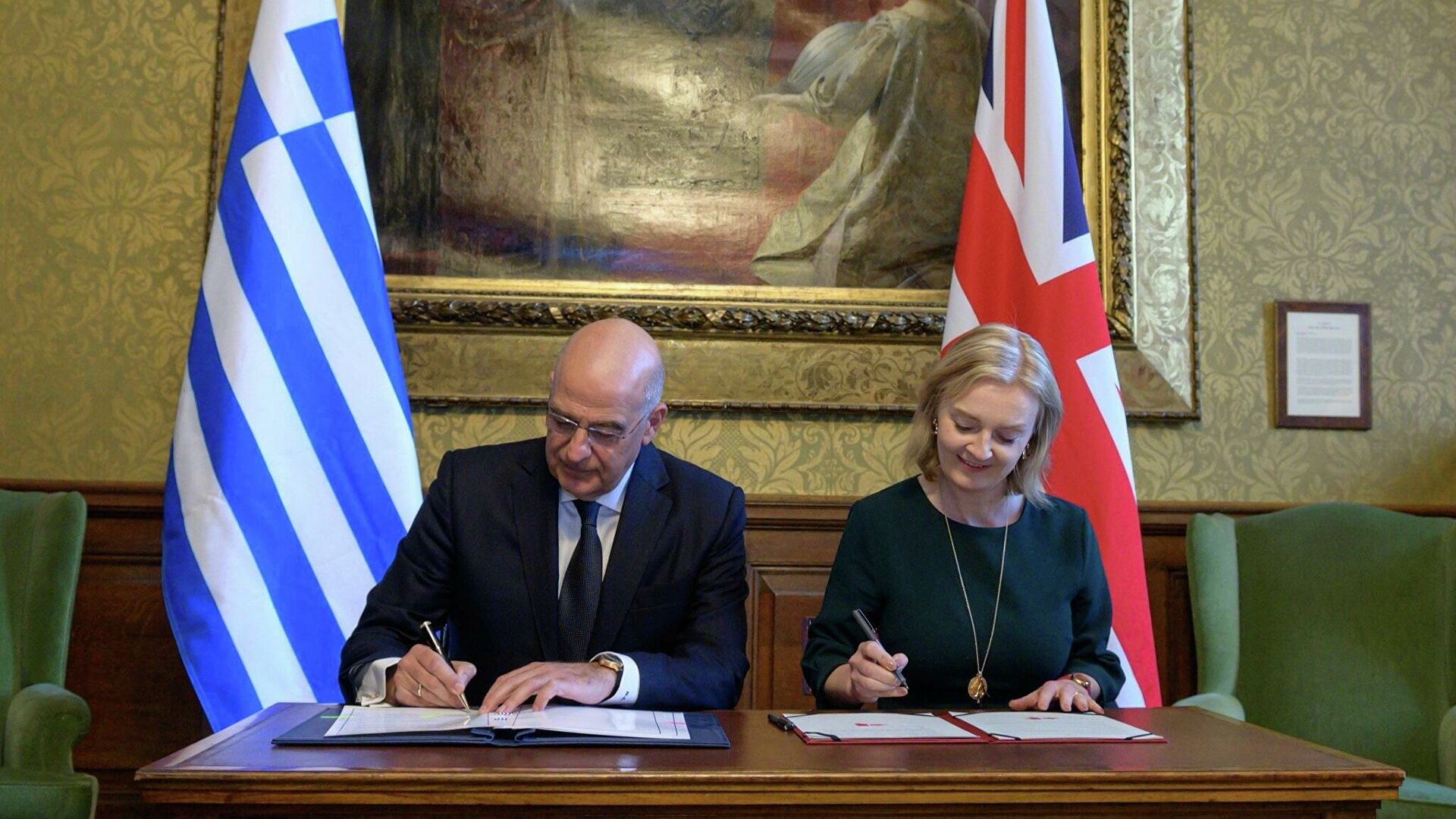 İngiltere ile Yunanistan, savunma ve ticaret alanlarında işbirliği anlaşması imzaladı