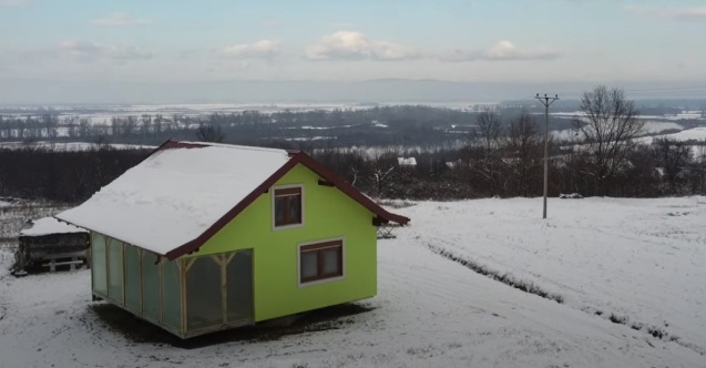 Bosna Hersekli Kusic eşini memnun etmek için “dönen ev” inşa etti