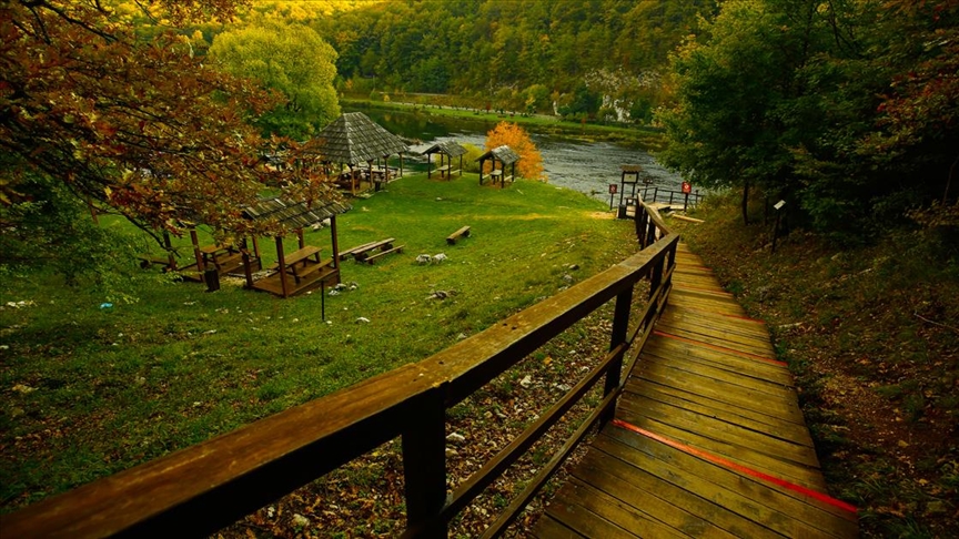Bosna Hersek’teki Una Milli Parkı’nda sonbahar bir başka güzel