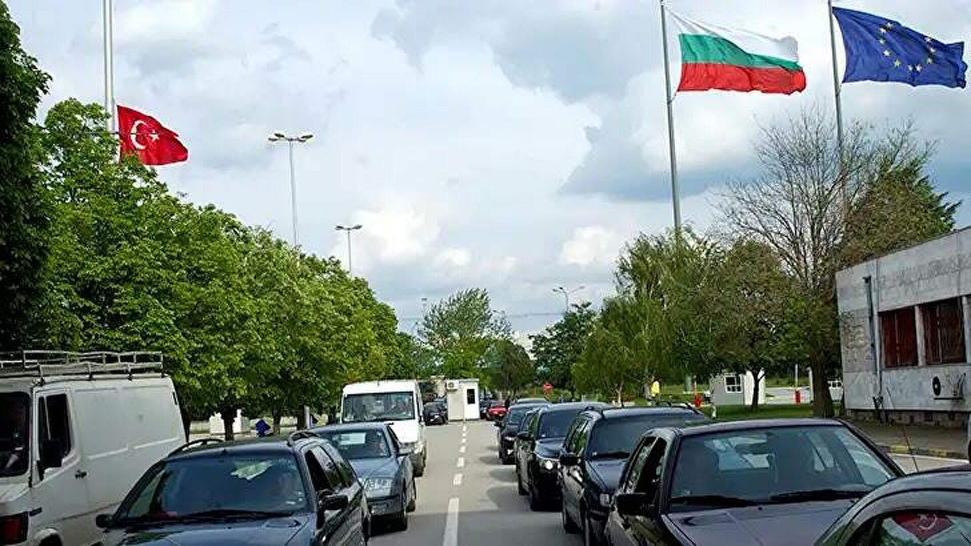 Bulgar medyası: Bulgaristan’da bir Türk diplomat trafik kazasında yaralandı