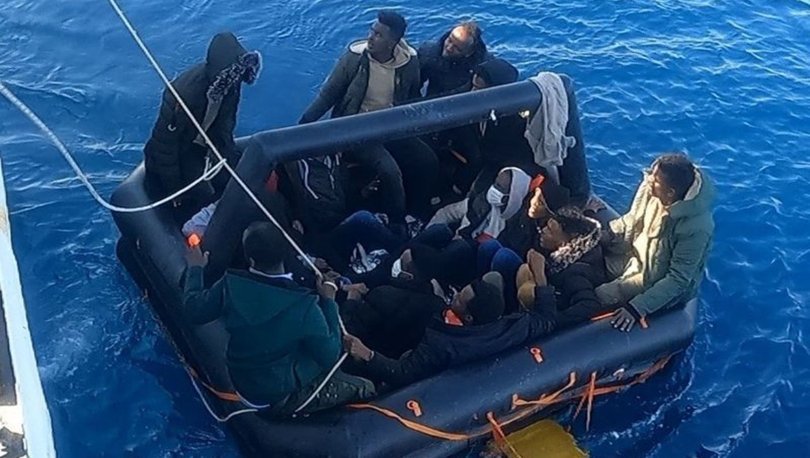 Yunanistan’ın geri ittiği 54 kaçak göçmen kurtarıldı