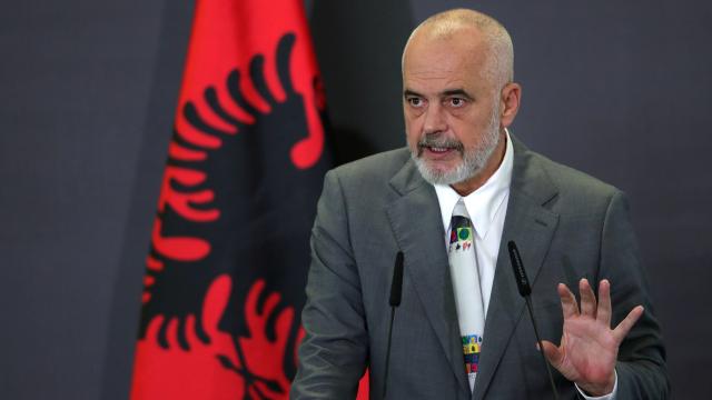 Arnavutluk Başbakanı Edi Rama’dan “Kosova ile birleşme” mesajı