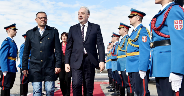 Karadağ Başbakanı Krivokapic’e Sırbistan’da “kot pantolonlu” karşılama