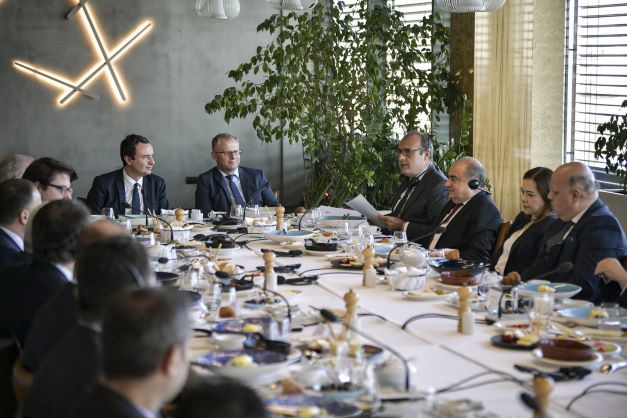 Kosova Başbakanı Kurti, Kosova-Türkiye Ticaret Odası Üyeleri ile bir araya geldi