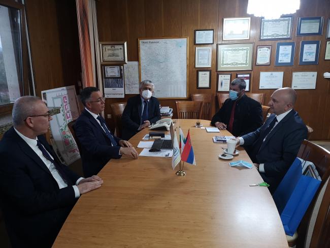 Sırbistan’ın Sofya Büyükelçisi Joviç, Kırcaali Belediyesi’ni ziyaret etti