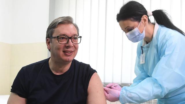Sırbistan Cumhurbaşkanı üçüncü doz aşısını oldu