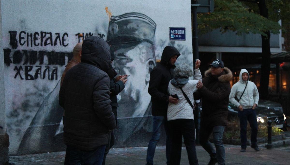 Sırbistan, savaş suçlusu Mladic’in duvar resmini korumaya aldı