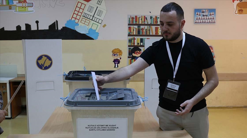Kosova’da halk yerel seçimlerin ikinci turu için sandık başında