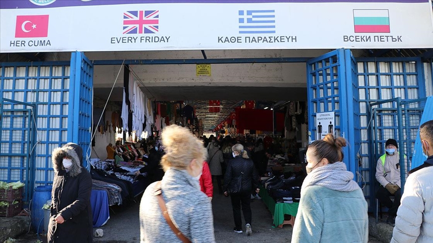 Yunan ve Bulgar turistler kışlık alışverişi için Edirne’deki sosyete pazarını tercih ediyor
