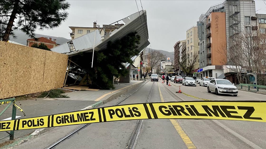 Türkiye’de lodos fırtınasında 4 kişi hayatını kaybetti, 38 kişi yaralandı