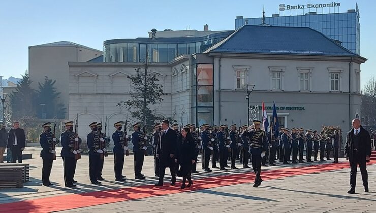 Hırvatistan Cumhurbaşkanı Milanoviç Kosova’da