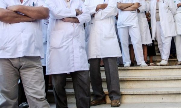 Kosova’da sağlık çalışanları yarın tekrardan greve gidiyor