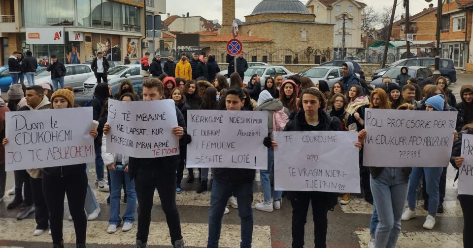 Öğrencisine şiddet uygulayan Strugalı öğretmene gözaltı kararı