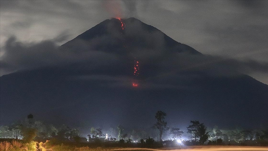 Endonezya’da Semeru yanardağındaki patlamada 1 kişi öldü, 41 kişi yaralandı