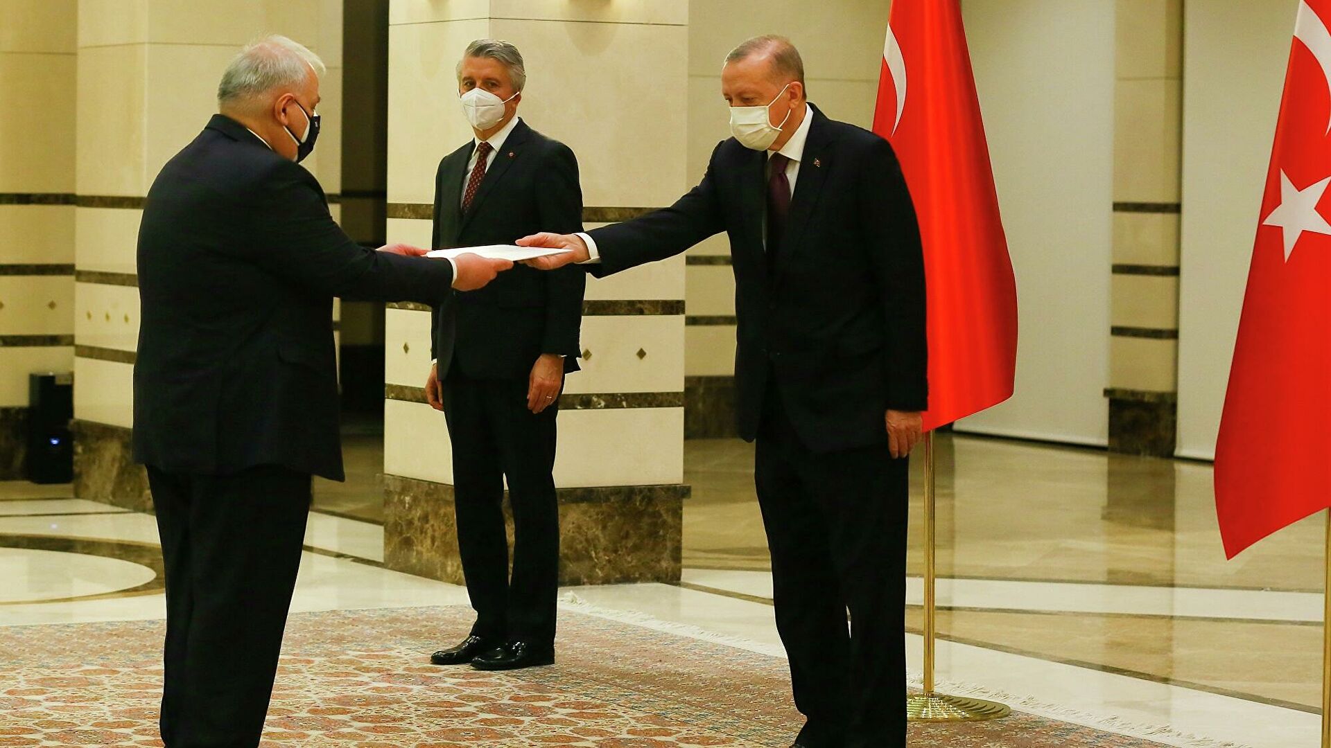 Yunanistan Büyükelçisi Lazaris, Cumhurbaşkanı Erdoğan’a güven mektubu sundu