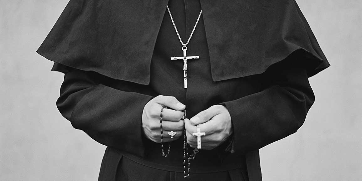 Yunanistan’da bir papaz cinsel istismar suçlamasıyla gözaltında