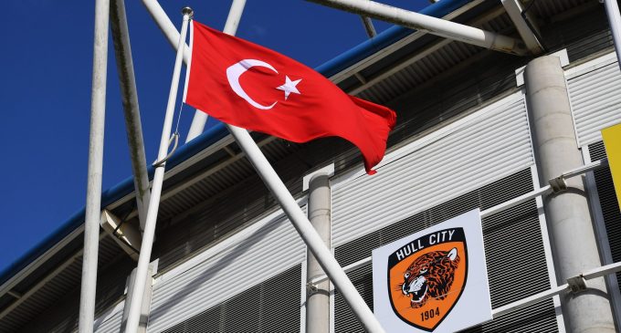 Hull City stadına Türk bayrağı asıldı