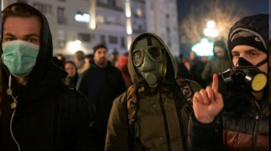 Belgrad’da “hava kirliliği” protesto ediliyor