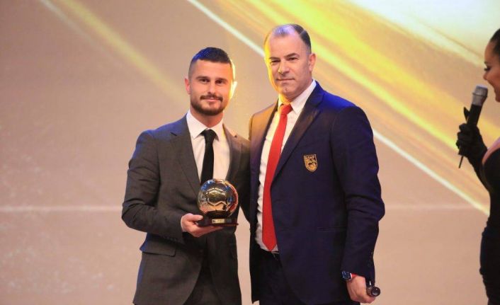 Bolusporlu futbolcu Bregu, Arnavutluk’ta yılın futbolcusu seçildi