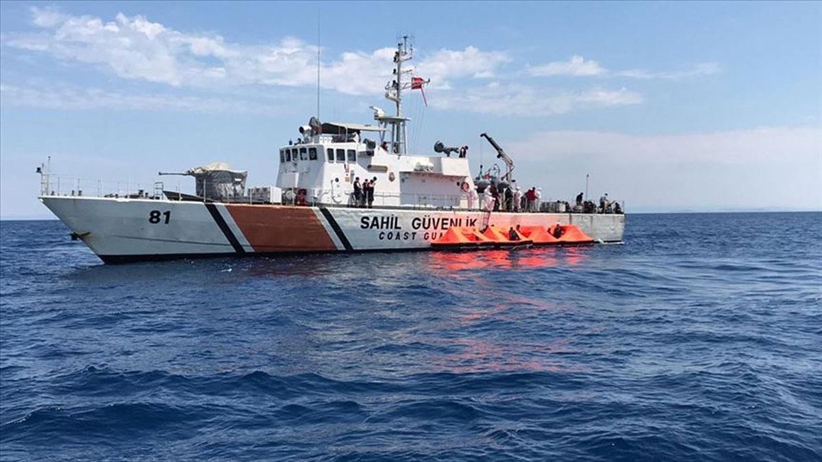 Sahil Güvenlik, 2021’de Yunanistan’ın denizde ölüme terk ettiği 15 bin kişiyi kurtardı