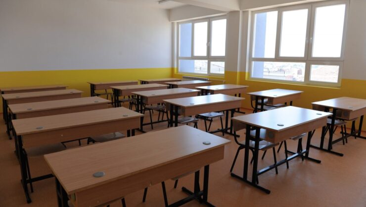 Kosova’da uzaktan eğitime geçilen okulların sayısında artış yaşanıyor