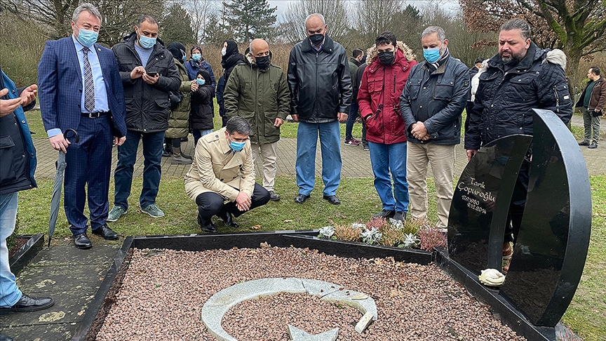 Almanya’da tahrip edilen Müslüman mezarlığında anma programı düzenlendi