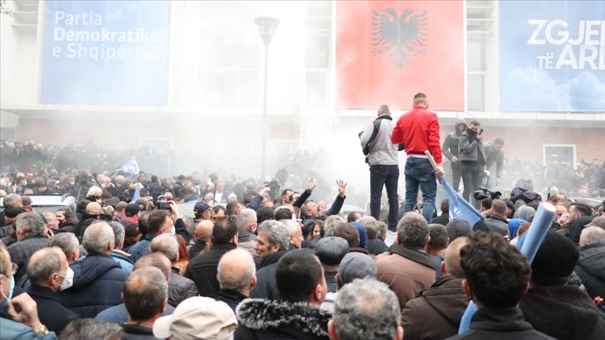 Arnavutluk’taki protestolarda gerginlik yaşandı