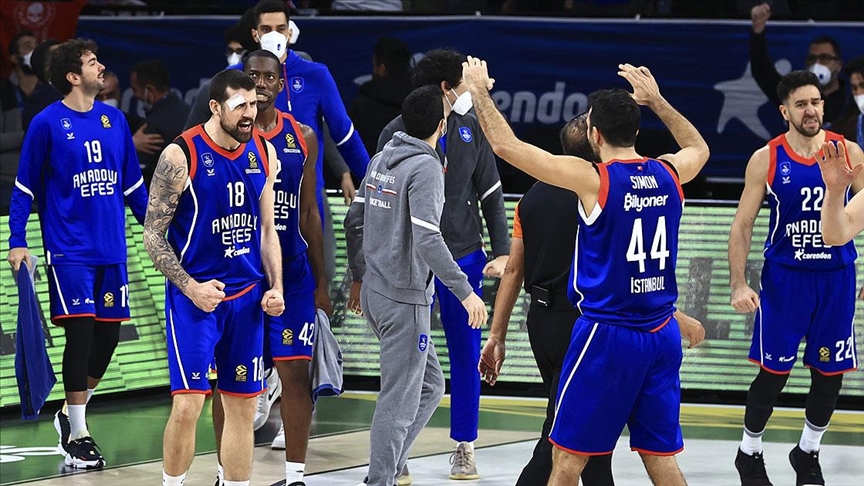 Anadolu Efes, Yunan ekibi Panathinaikos’u son saniye basketiyle kazandı