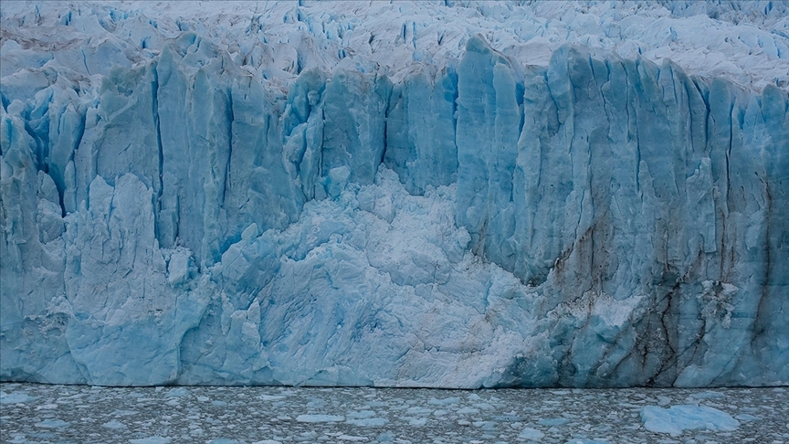 Devasa buz kütlesinin erimesi sonucu günlük 1,5 milyar ton su okyanusa karışıyor