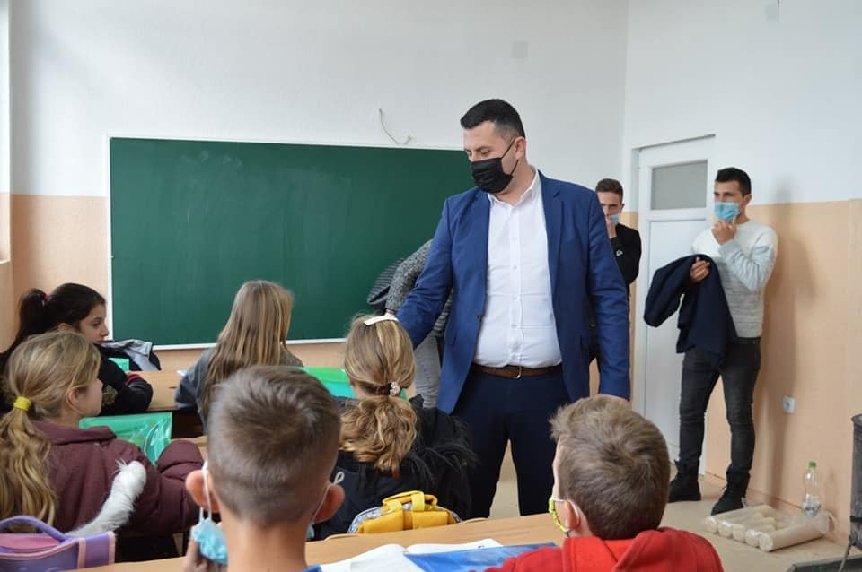 Vasilevo Belediye Başkanı’ndan TİKA’nın inşa ettiği okula ziyaret