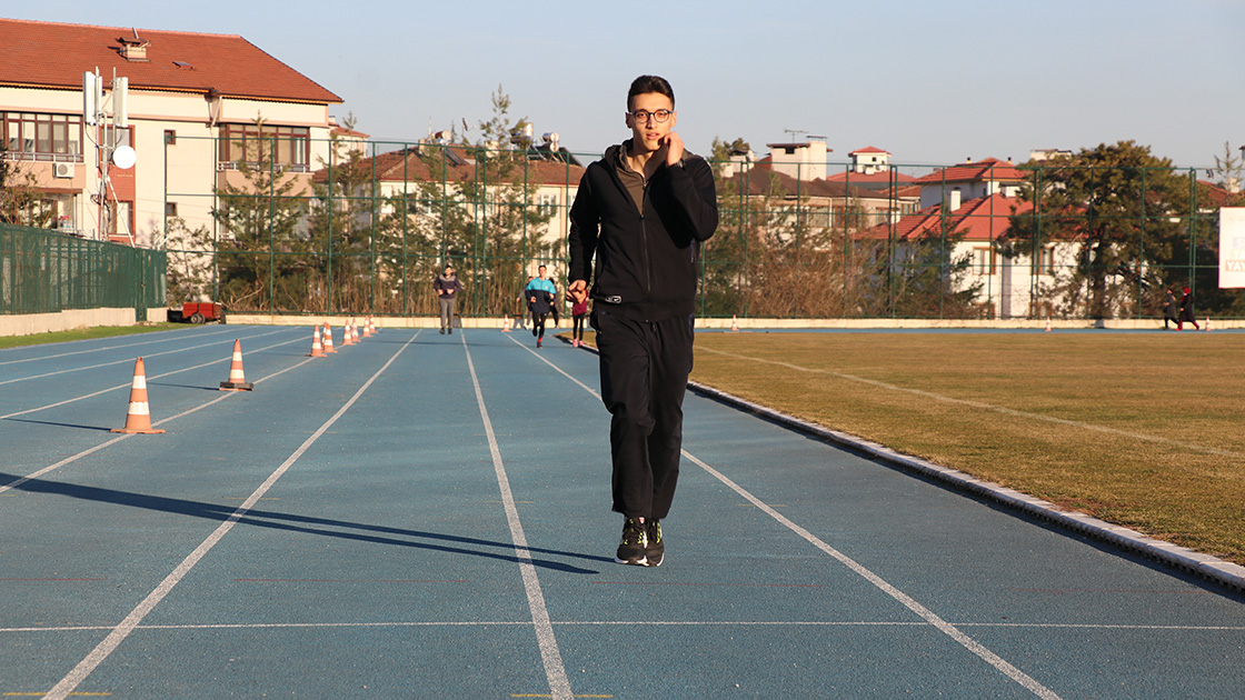 Balkan şampiyonu genç milli atlet, olimpiyatlarda başarıya koşmak istiyor
