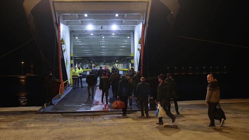 Yunanistan’da yanan feribottan kurtarılan Türk vatandaşları yurda getiriliyor