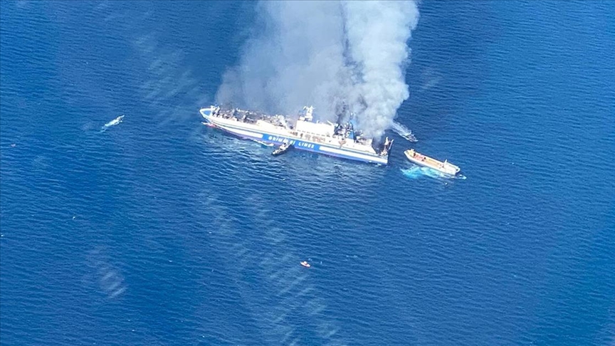 Yunanistan’da yangın çıkan feribotta bir Türk vatandaşa ulaşılamadığı bildirildi