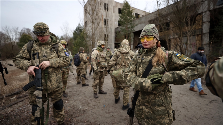 Ukrayna’da siviller yaş sınırlandırılması olmaksızın askere çağrıldı