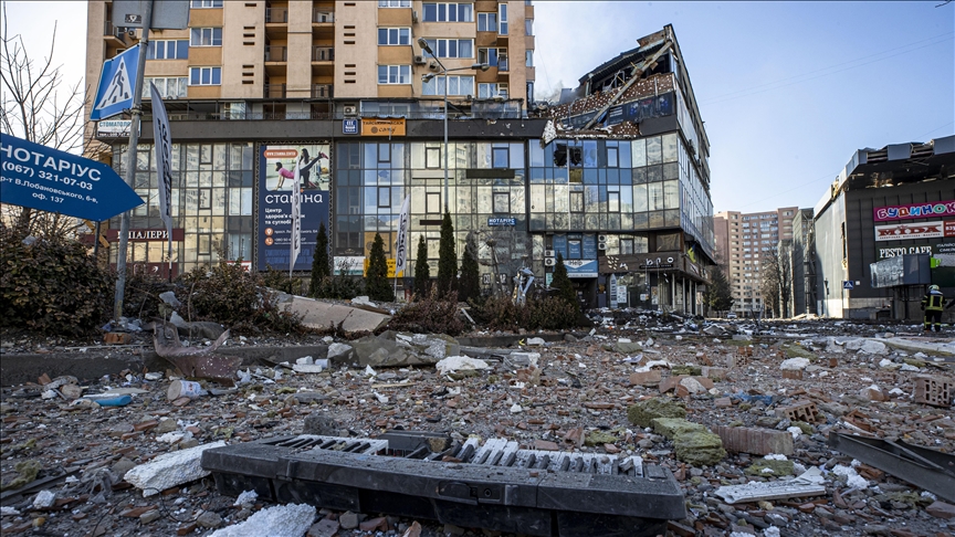 Ukrayna’nın başkenti Kiev’de sivillerin yaşadığı bir apartman vuruldu