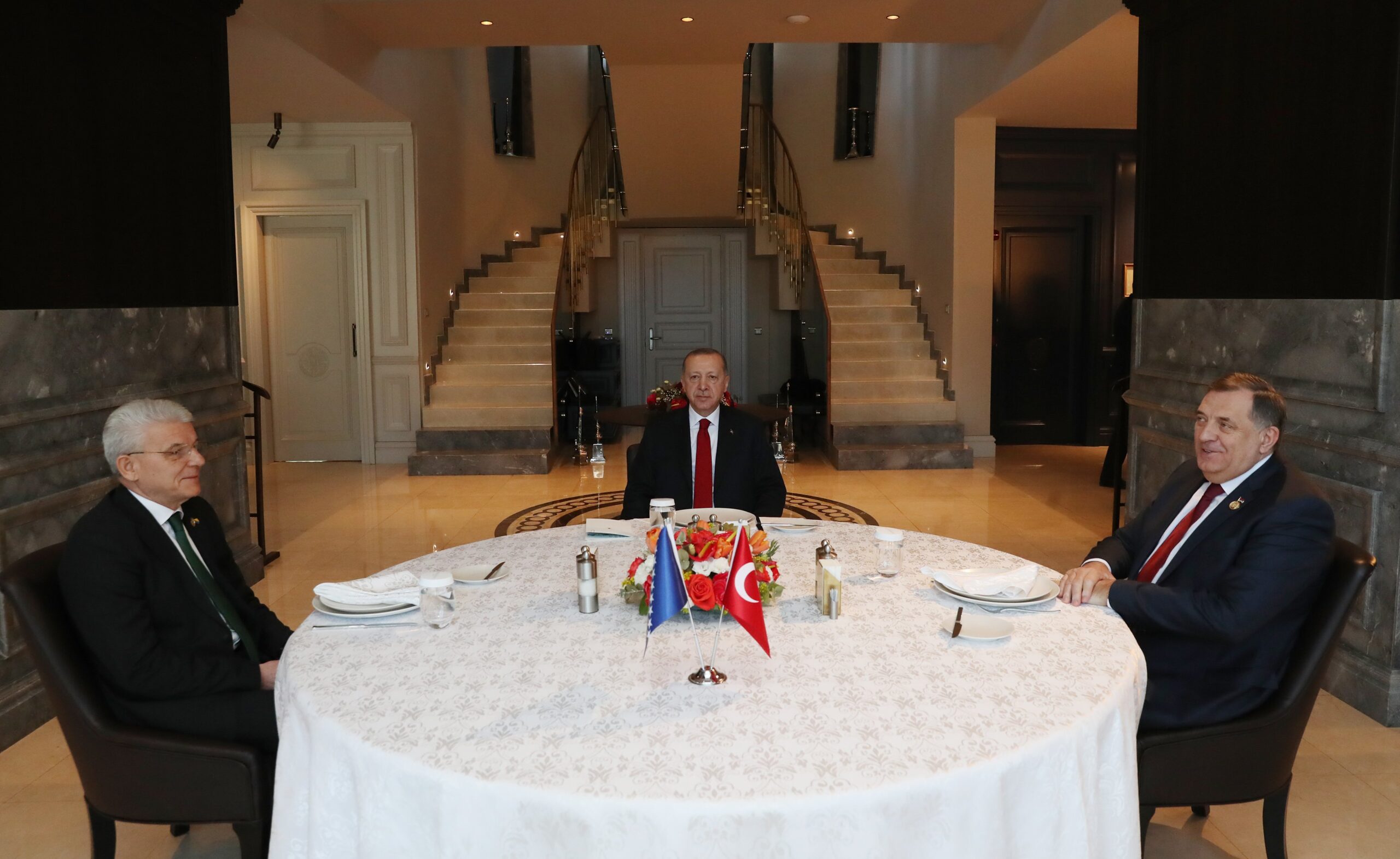 Cumhurbaşkanı Erdoğan, Bosna Hersek Başkanlık Konseyi Üyeleri ile bir araya geldi