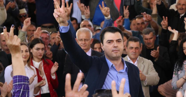 Arnavutluk ana muhalefet partisi lideri istifa etti