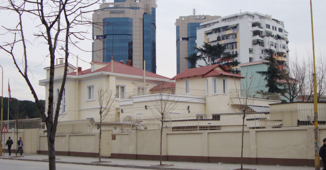 Arnavutluk, Rus ve Sırp büyükelçiliklerinin olduğu sokağın ismini değiştiriyor